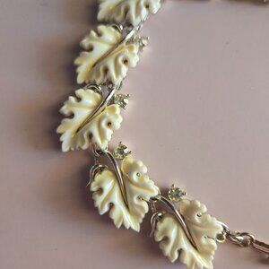 Vintage Lisner Leaf Necklace – 17" Cream Enamel & Rhinestone Choker – Never Worn
